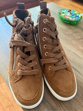 Steve Madden  Cornell Brown Suede High-Top Sneakers built in wedge. Size 8